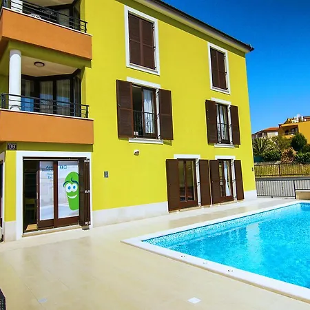 Apartment Smaragdna.3 *